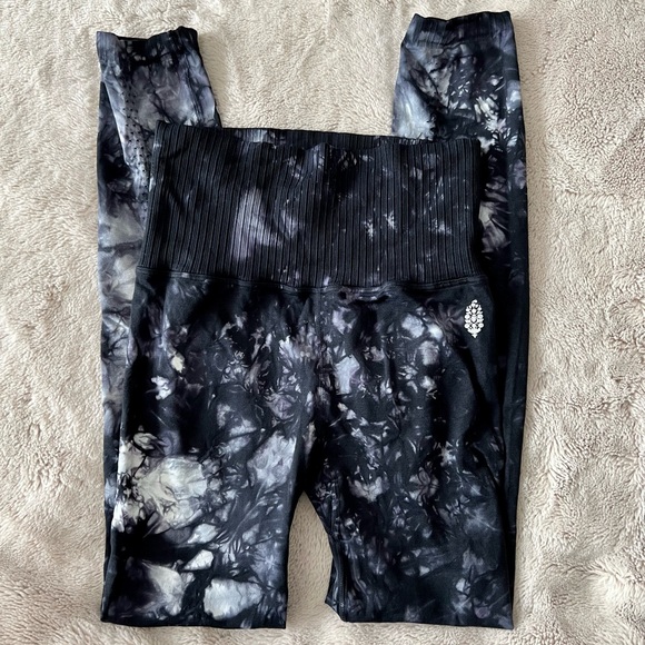 Free People FP Movement Om Shanti Tie Dye Leggings •EUC - Picture 8 of 13
